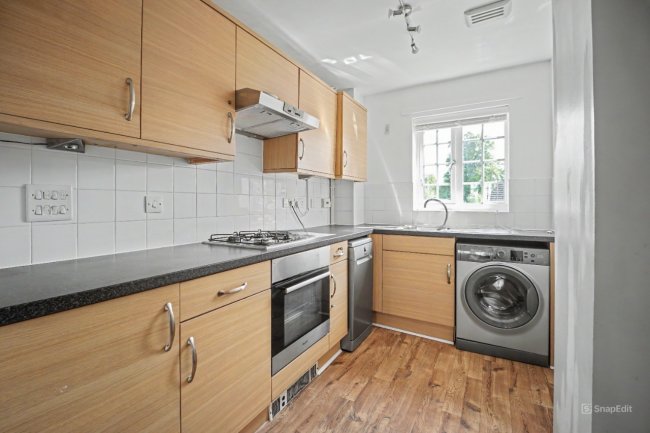 6  Candover Court, Beggarwood, Basingstoke, Hampshire    RG22 4PG 5