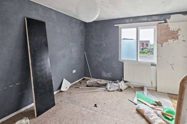 5 Wheelwrights Place, High Street, Colnbrook SL3 0JX 2