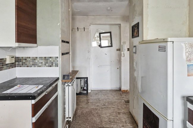 5 Wheelwrights Place, High Street, Colnbrook SL3 0JX 2