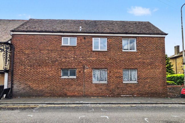 5 Wheelwrights Place, High Street, Colnbrook SL3 0JX 2