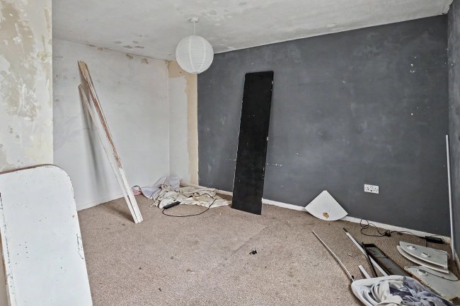 5 Wheelwrights Place, High Street, Colnbrook SL3 0JX 2