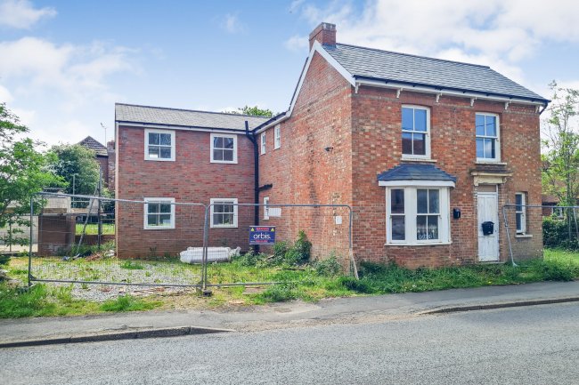 The Laurels, 4 Little Horwood Road, Great Horwood, Milton Keynes, MK17 0QE 2