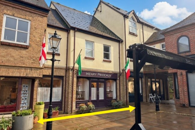 57 Church Street, Twickenham, Middlesex, TW1 3NR 15