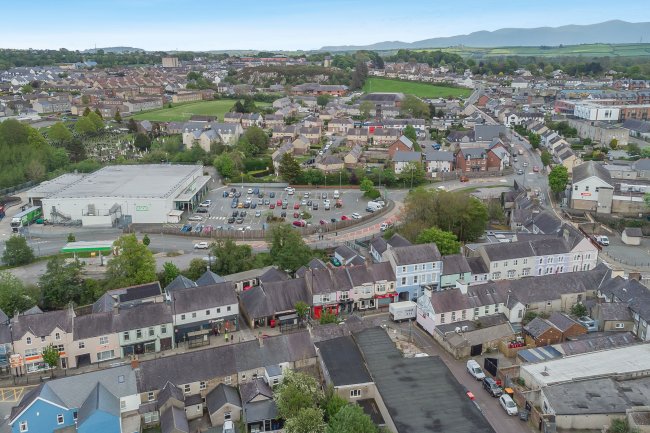 Units 1-3, 6, 8 and 10 Church Street, Llangefni, LL77 7DU 2