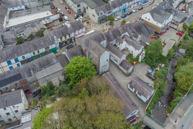 Units 1-3, 6, 8 and 10 Church Street, Llangefni, LL77 7DU 2