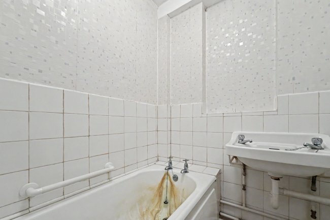 Flat 12, Charles Allen House, 22 Amwell Street, Clerkenwell, London EC1R 1XU 4