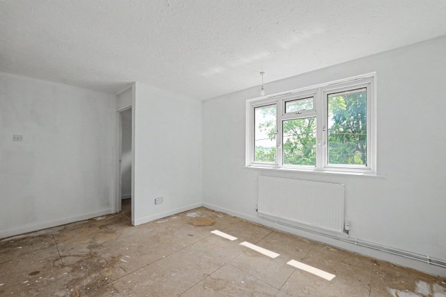 47 Allbrook Hill, Eastleigh, Hampshire SO50 4NA 10