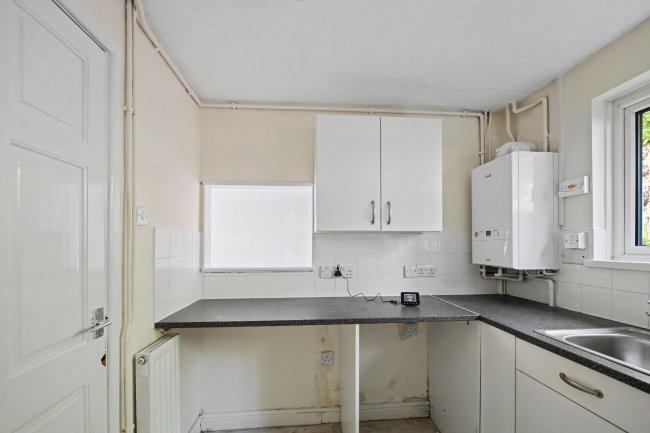 47 Allbrook Hill, Eastleigh, Hampshire SO50 4NA 10