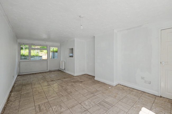 47 Allbrook Hill, Eastleigh, Hampshire SO50 4NA 10