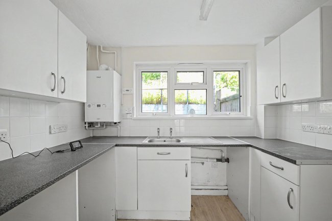 47 Allbrook Hill, Eastleigh, Hampshire SO50 4NA 10