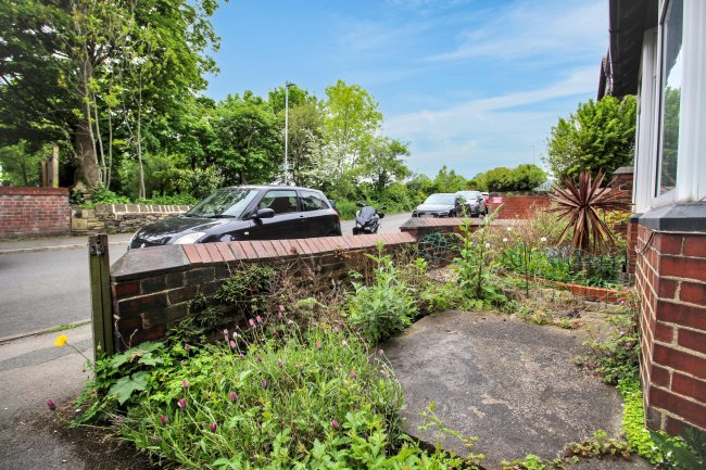 49 Park View, Cleckheaton, West Yorkshire, BD19 3AP 1