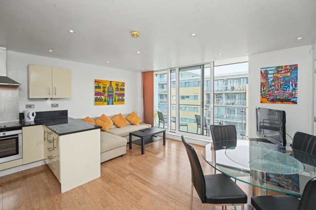 604 The Mast, 2 Albert Basin Way, Canning Town, London E16 2QZ 4