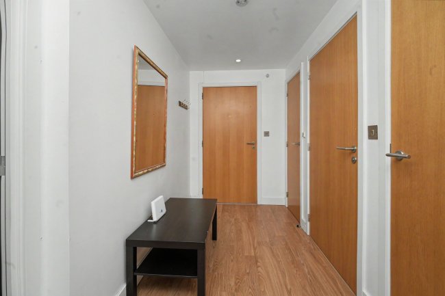 604 The Mast, 2 Albert Basin Way, Canning Town, London E16 2QZ 4