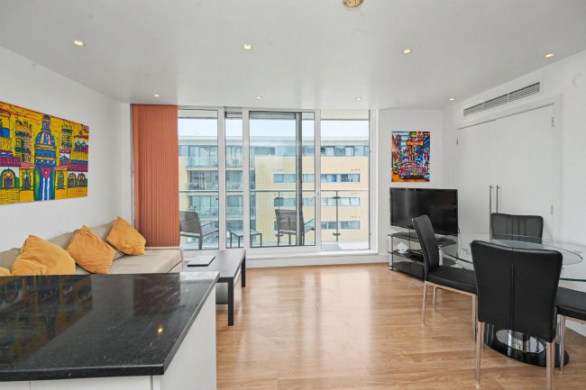 604 The Mast, 2 Albert Basin Way, Canning Town, London E16 2QZ 4