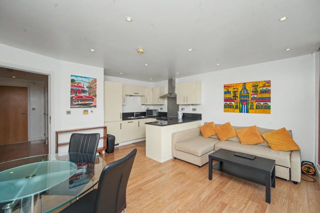 604 The Mast, 2 Albert Basin Way, Canning Town, London E16 2QZ 4