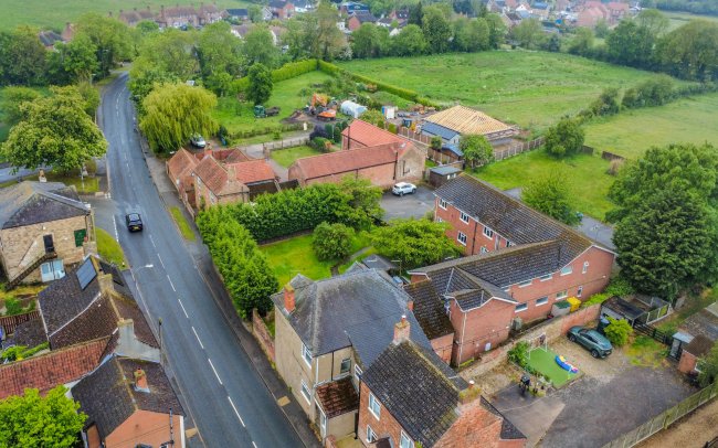 Blyton Court & Blyton House, 3 Laughton Road, Blyton, Gainsborough DN21 3LG 5