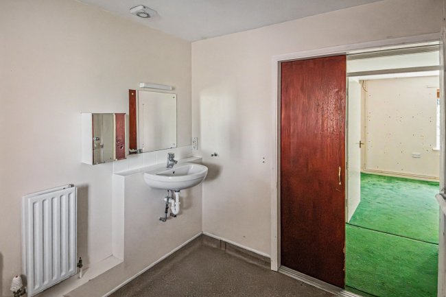 4 Ferris Close, Rowde, Devizes, SN10 2NJ 1