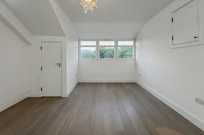 Flat D, 40 Great North Road, Highgate, London, N6 4LU 5