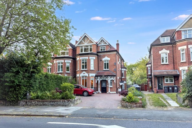 Flat D, 40 Great North Road, Highgate, London, N6 4LU 5