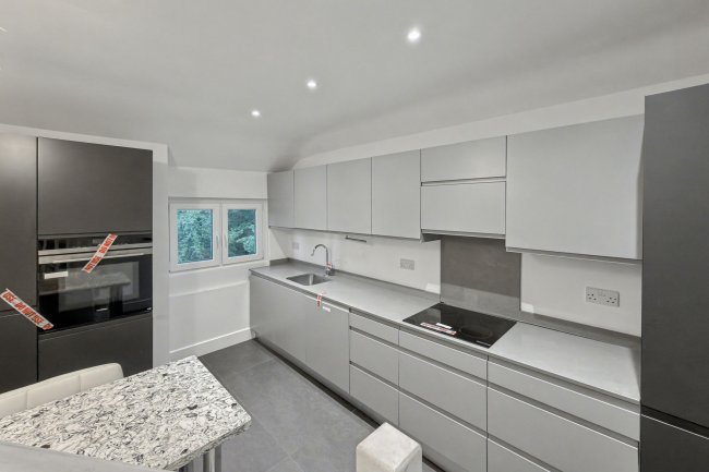 Flat D, 40 Great North Road, Highgate, London, N6 4LU 5