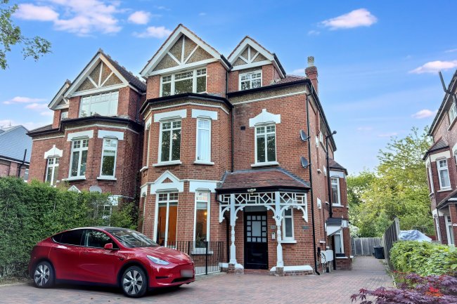 Flat D, 40 Great North Road, Highgate, London, N6 4LU 5
