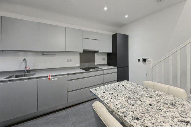 Flat D, 40 Great North Road, Highgate, London, N6 4LU 5