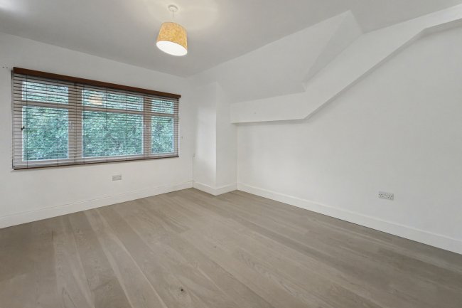 Flat D, 40 Great North Road, Highgate, London, N6 4LU 5