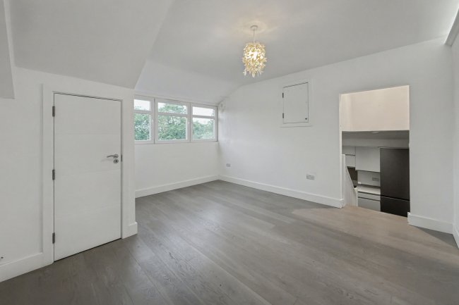 Flat D, 40 Great North Road, Highgate, London, N6 4LU 5