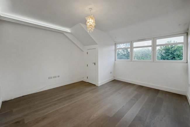 Flat D, 40 Great North Road, Highgate, London, N6 4LU 5