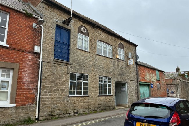 Bridport Social Club, 8 North Street, Bridport, DT6 3JQ 1