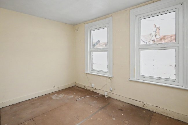 First Floor Flat, 49 Thorpe Road, Walthamstow, London, E17 4LA 1