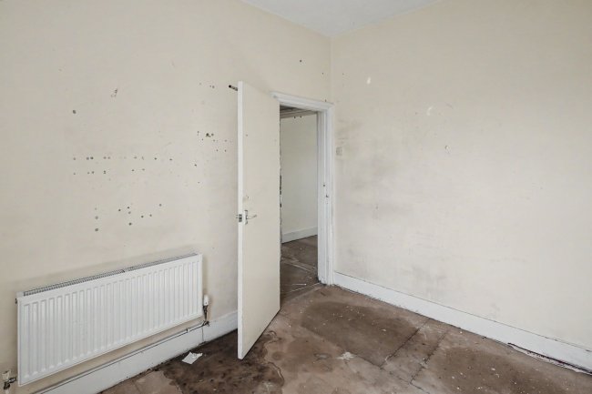First Floor Flat, 49 Thorpe Road, Walthamstow, London, E17 4LA 1