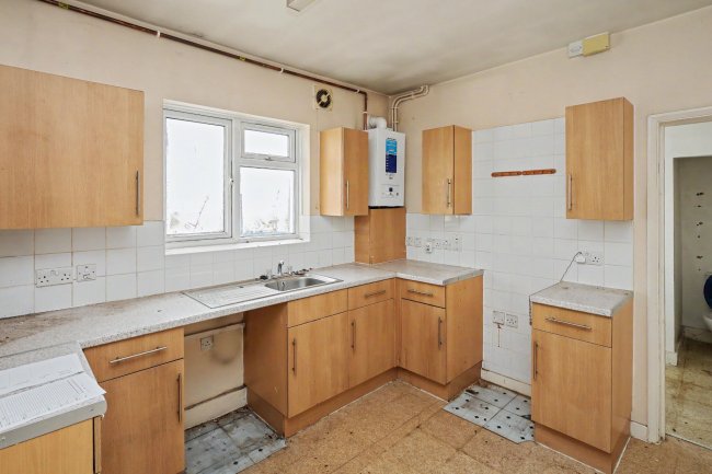 First Floor Flat, 49 Thorpe Road, Walthamstow, London, E17 4LA 1