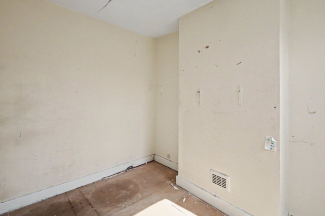 First Floor Flat, 49 Thorpe Road, Walthamstow, London, E17 4LA 1