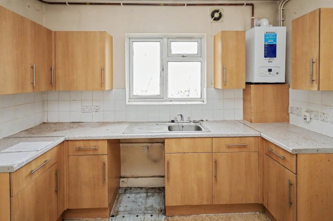 First Floor Flat, 49 Thorpe Road, Walthamstow, London, E17 4LA 1