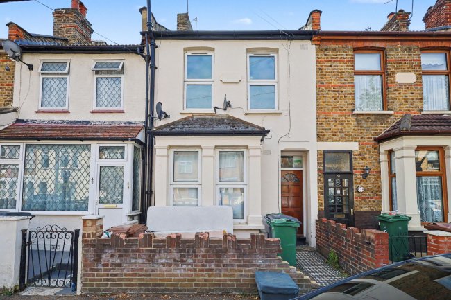 First Floor Flat, 49 Thorpe Road, Walthamstow, London, E17 4LA 1