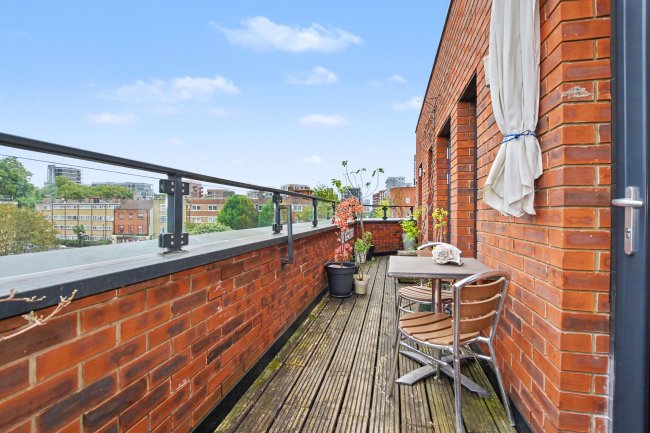 Apartment 6, Skysail Building, 210 Poplar High Street, London, E14 0BB 4