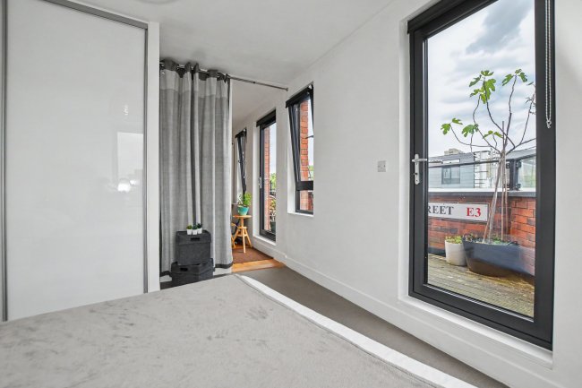 Apartment 6, Skysail Building, 210 Poplar High Street, London, E14 0BB 4