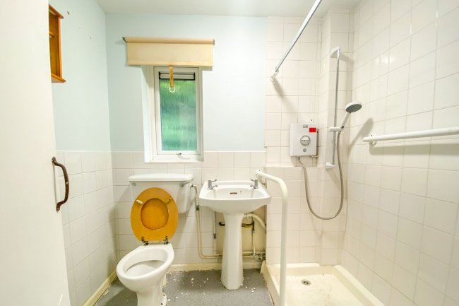 1A The Peak, Purton, Swindon, SN5 4AT 2