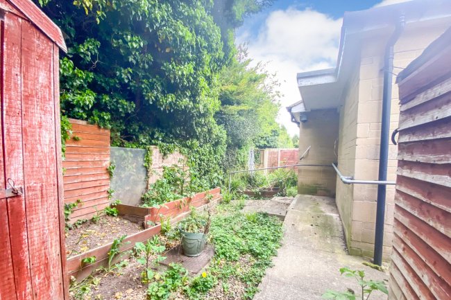 1A The Peak, Purton, Swindon, SN5 4AT 2
