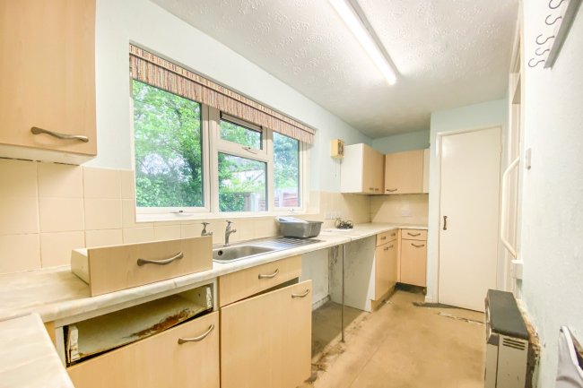 1A The Peak, Purton, Swindon, SN5 4AT 2
