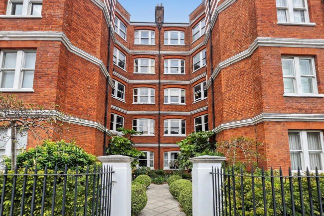 5 Albert Palace Mansions, Lurline Gardens, London, SW11 4DG 1