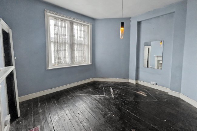 5 Albert Palace Mansions, Lurline Gardens, London, SW11 4DG 1