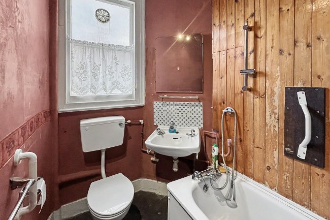 5 Albert Palace Mansions, Lurline Gardens, London, SW11 4DG 1