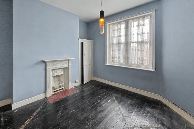 5 Albert Palace Mansions, Lurline Gardens, London, SW11 4DG 1