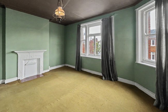 5 Albert Palace Mansions, Lurline Gardens, London, SW11 4DG 1