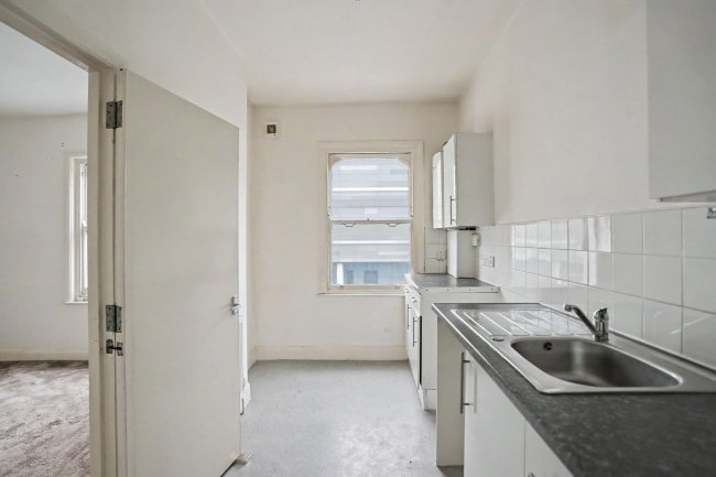 51c Wood Lane, Shepherd's Bush, London W12 7DP 3