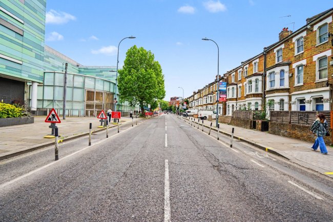 51c Wood Lane, Shepherd's Bush, London W12 7DP 3
