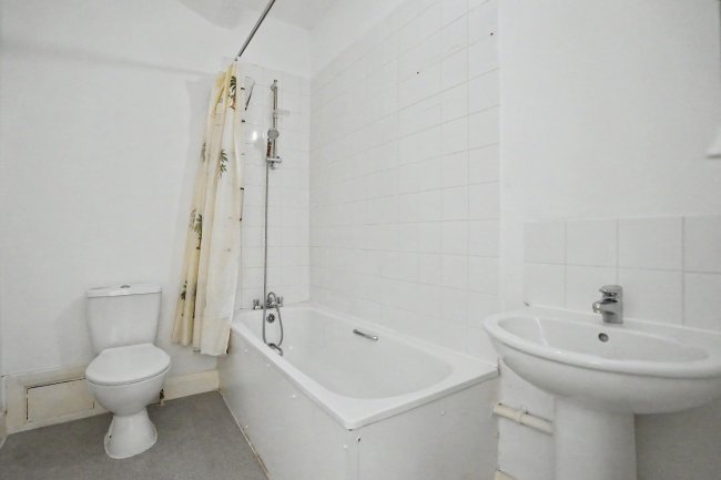 51c Wood Lane, Shepherd's Bush, London W12 7DP 3
