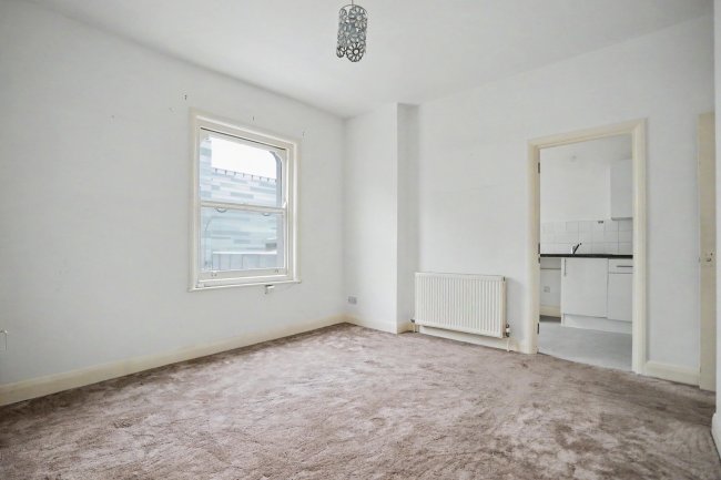 51c Wood Lane, Shepherd's Bush, London W12 7DP 3
